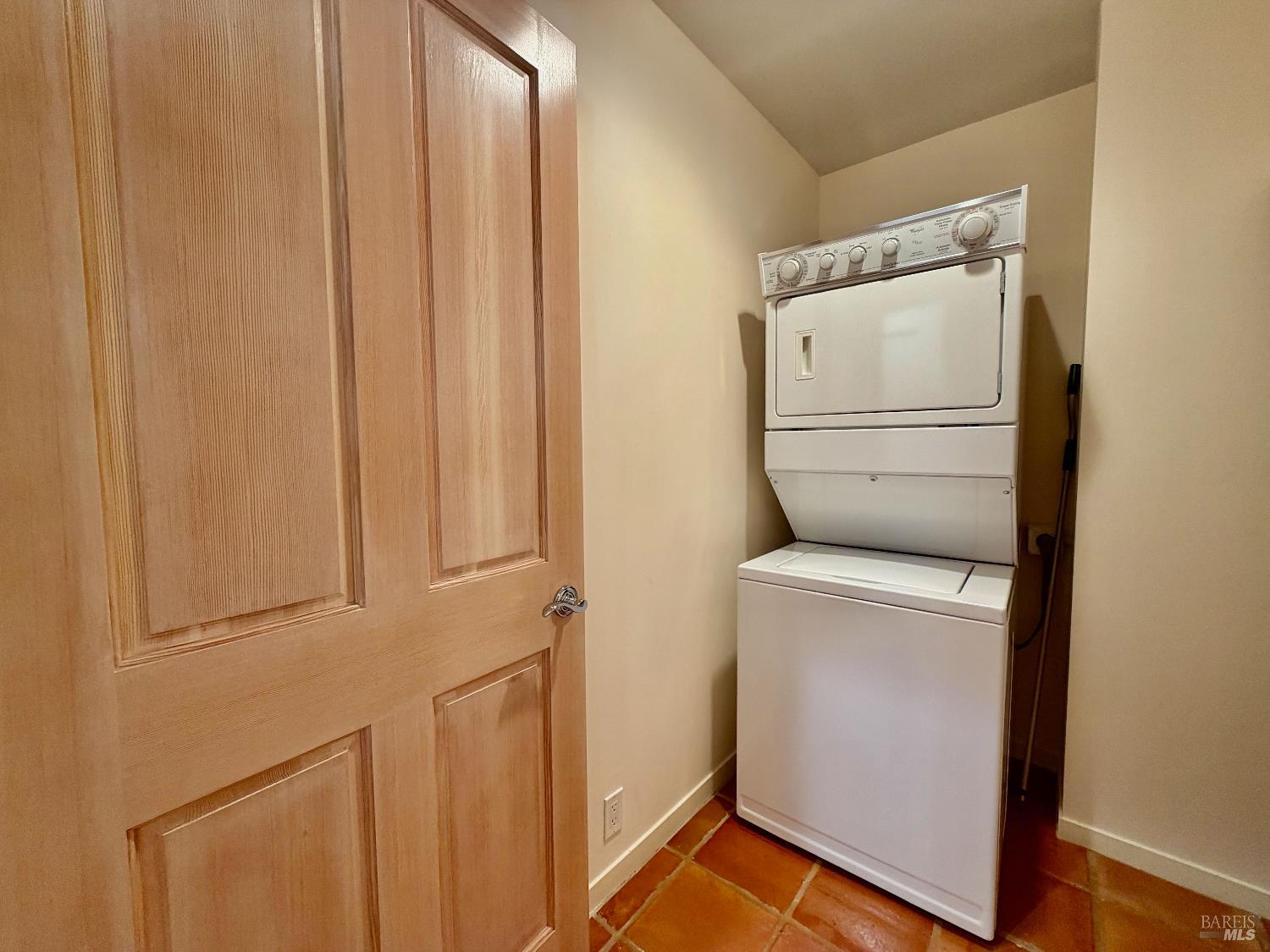 321 Dutch Henry Canyon Road Calistoga, CA 94515 - Photo 42 of 50 a utility room with dryer and washer