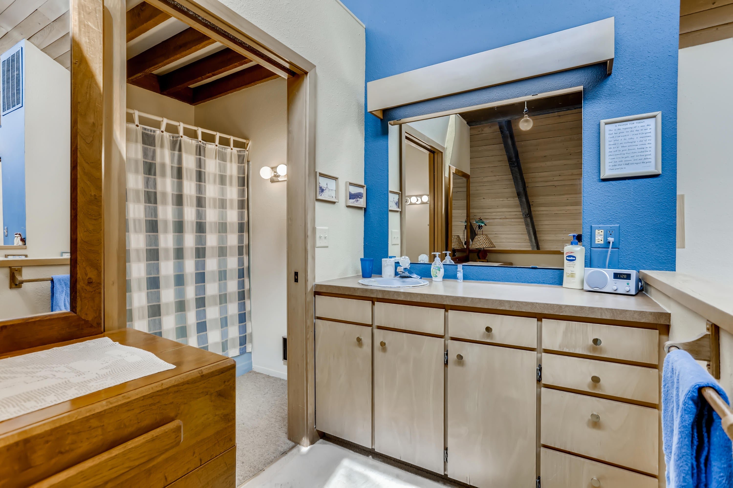 19695 Ridgewood Drive Bend, OR 97703 - Photo 16 of 21 2nd bathroom. (The ceiling above the bathtub can be removed to allow natural light from the upper windows--take a look while viewing this bathroom).