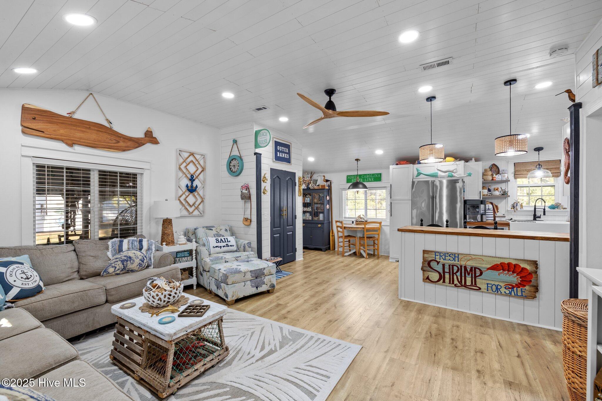 190 Arrington Road Beaufort, NC 28516 - Photo 17 of 33 Great Room