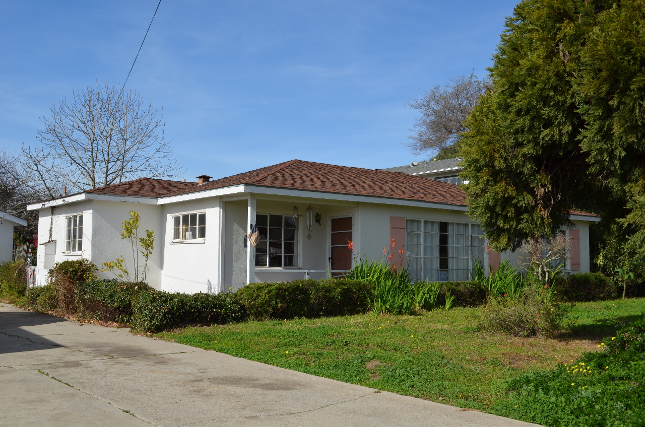 129 Oliver Road Santa Barbara, CA 93109 - Photo 3 of 11 Oliver Front Close Angle 2