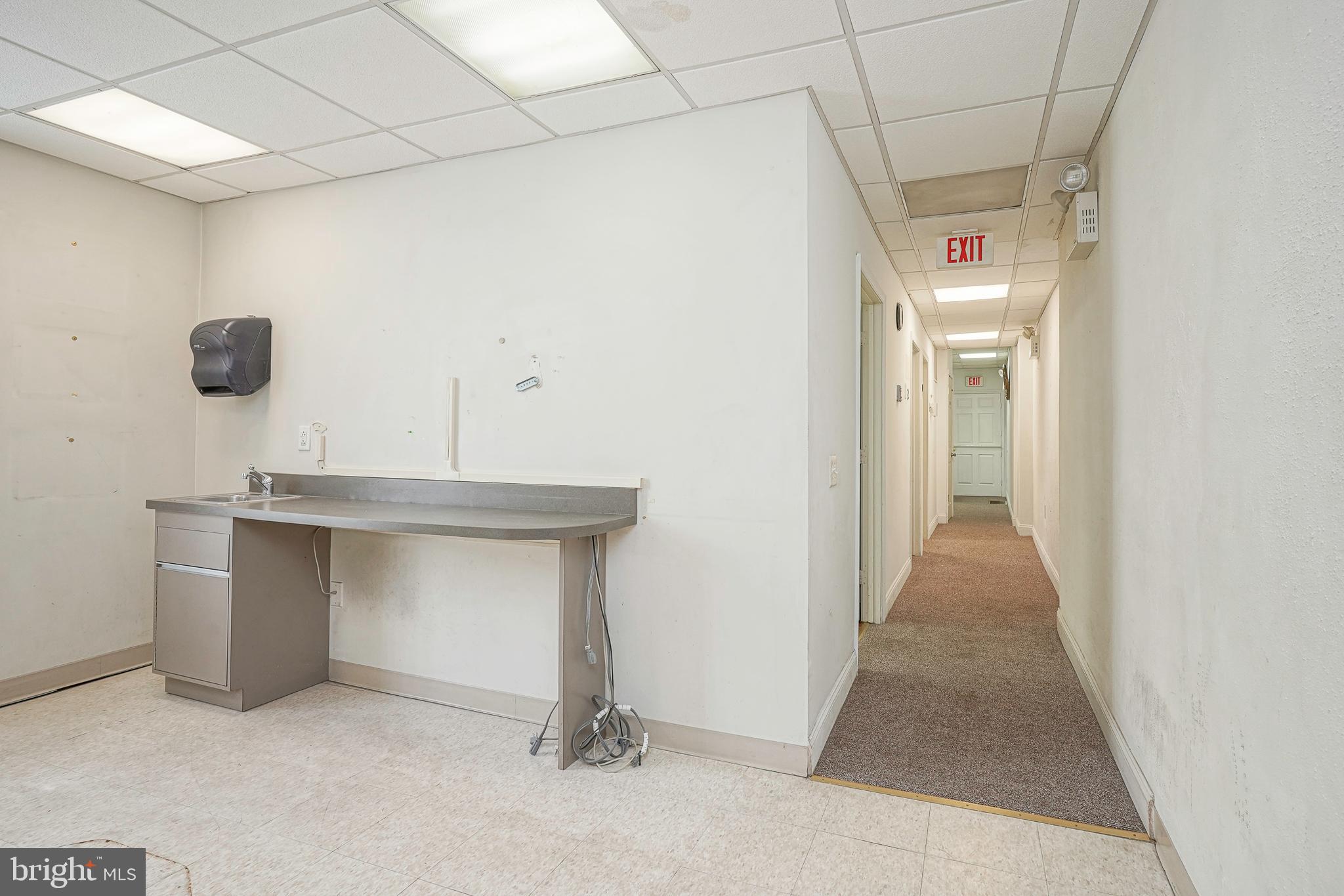 526 Cooper Street Camden, NJ 08102 - Photo 11 of 37