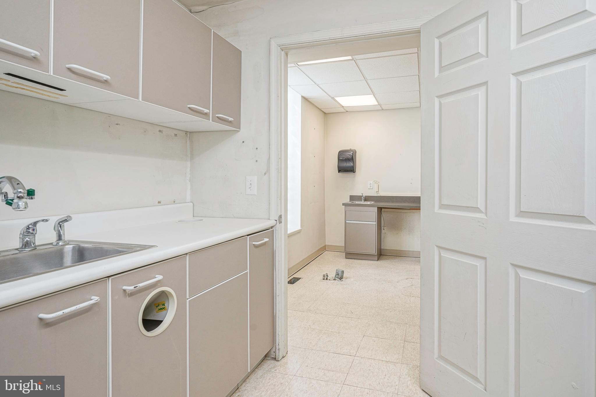 526 Cooper Street Camden, NJ 08102 - Photo 13 of 37