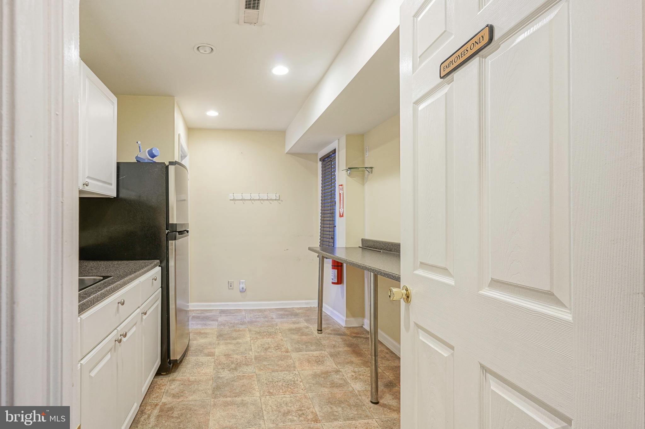 526 Cooper Street Camden, NJ 08102 - Photo 17 of 37