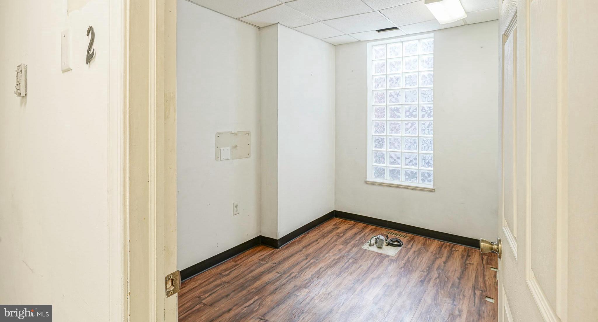 526 Cooper Street Camden, NJ 08102 - Photo 9 of 37