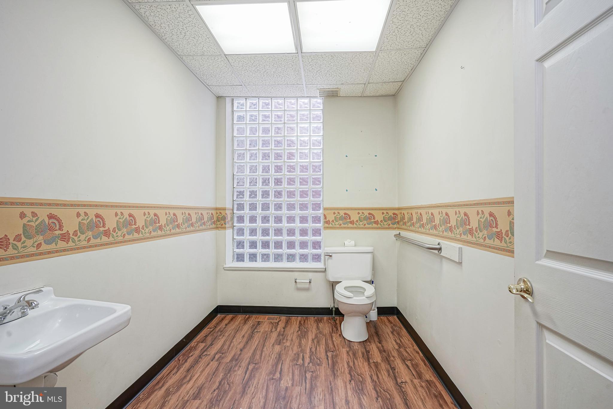 526 Cooper Street Camden, NJ 08102 - Photo 10 of 37