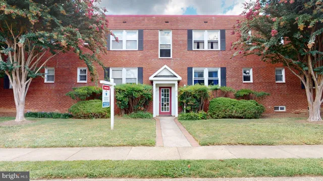$2,050 | 1210 North Kenilworth Street, Unit 9, Arlington, VA 22205