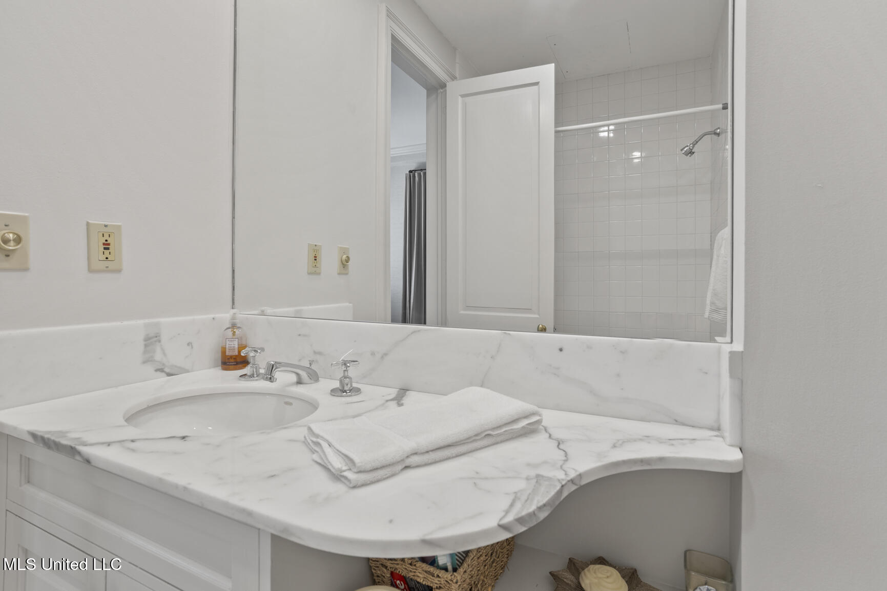 1200 Meadowbrook Road, Unit 49 Jackson, MS 39206 - Photo 30 of 40 49 Barrington-29