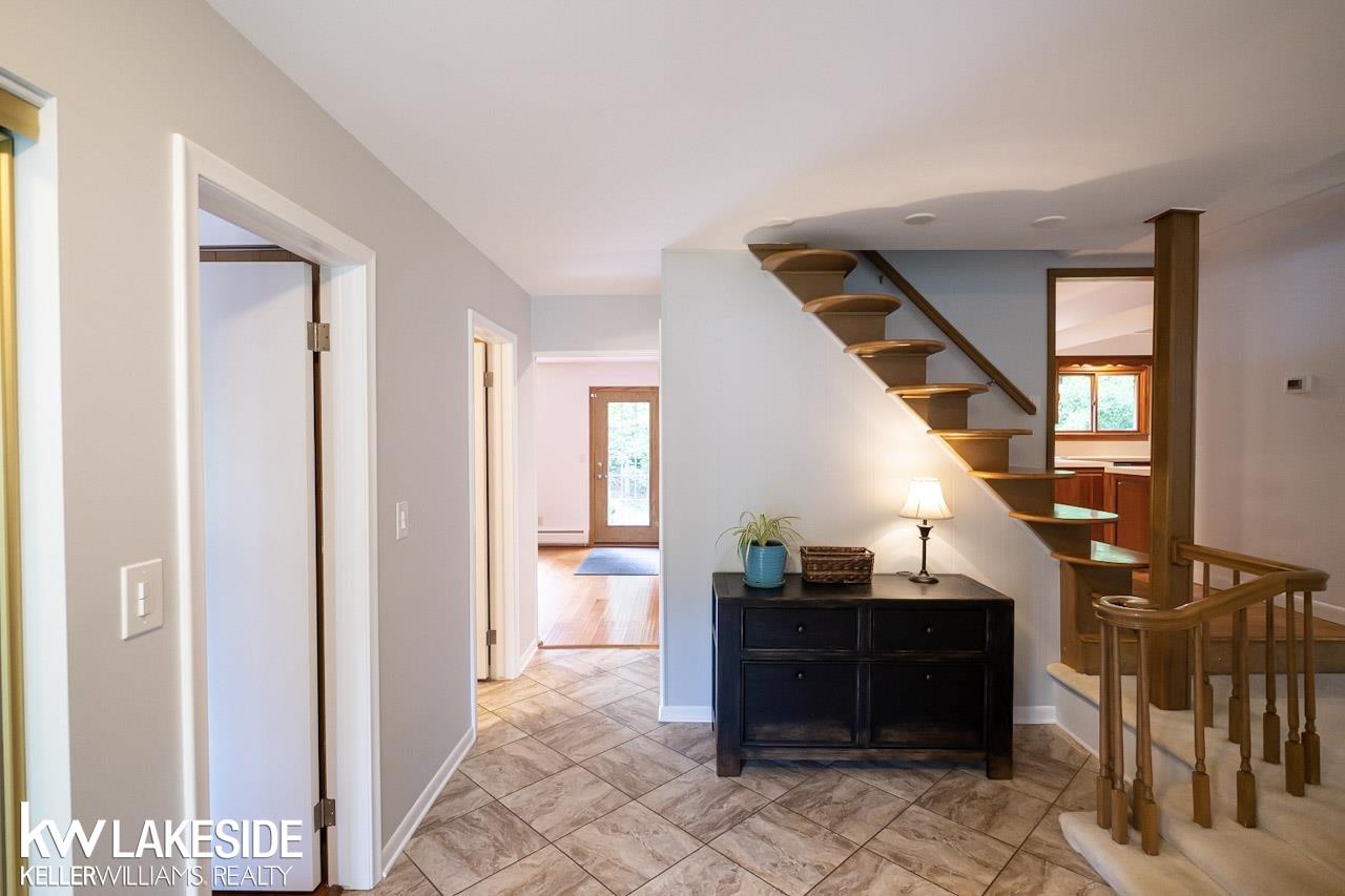 639 Alpine Court Rochester, MI 48309 - Photo 4 of 54 50076706-3.JPG