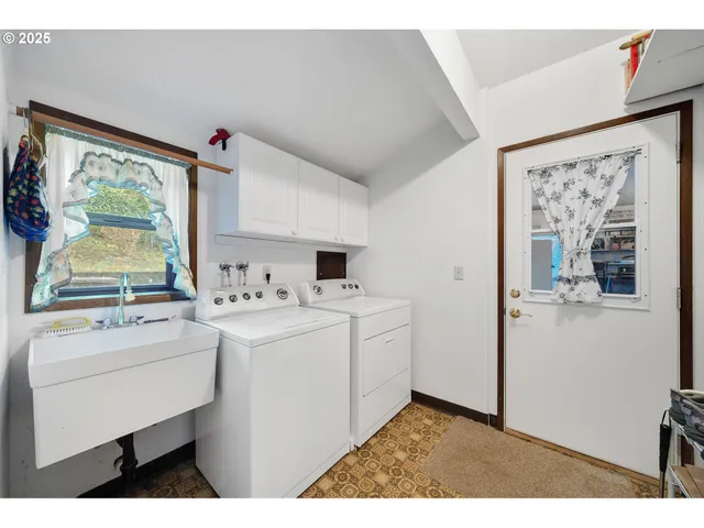 $530,000 | 9215 6th Street, Bay City, OR 97107