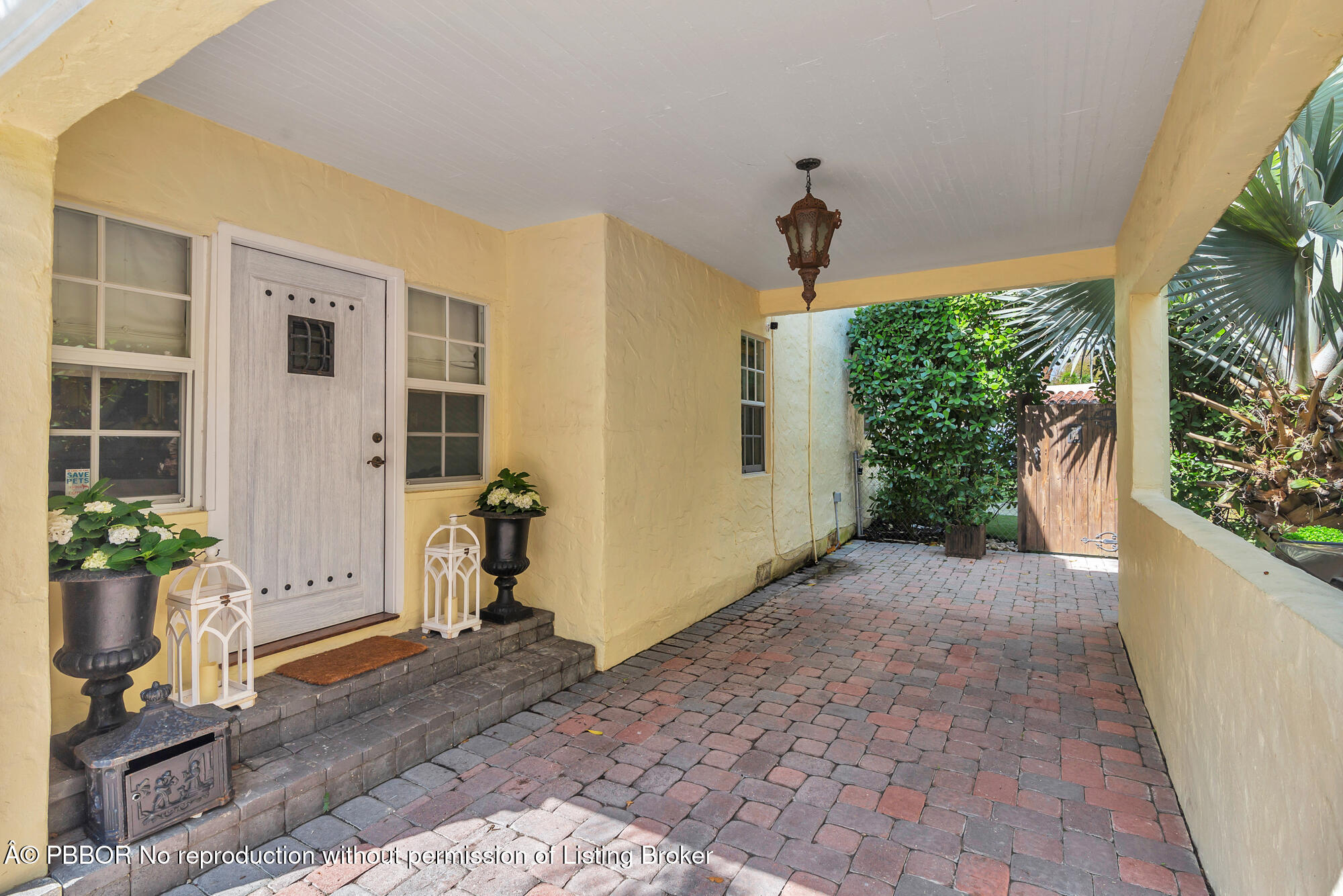 3213 Vincent Road West Palm Beach, FL 33405 - Photo 2 of 23 low-4