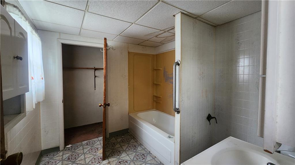 726 North 4th Street Apollo, PA 15613 - Photo 15 of 15 a bathroom with a tub and shower