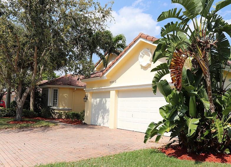 1013 Southwest Blue Stem Way Stuart, FL 34997 - Photo 3 of 24 Gallery Image 3