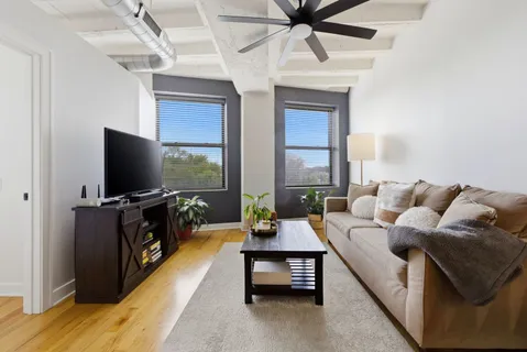 $160,000 | 1791 West Howard Street, Unit 302, Chicago, IL 60626
