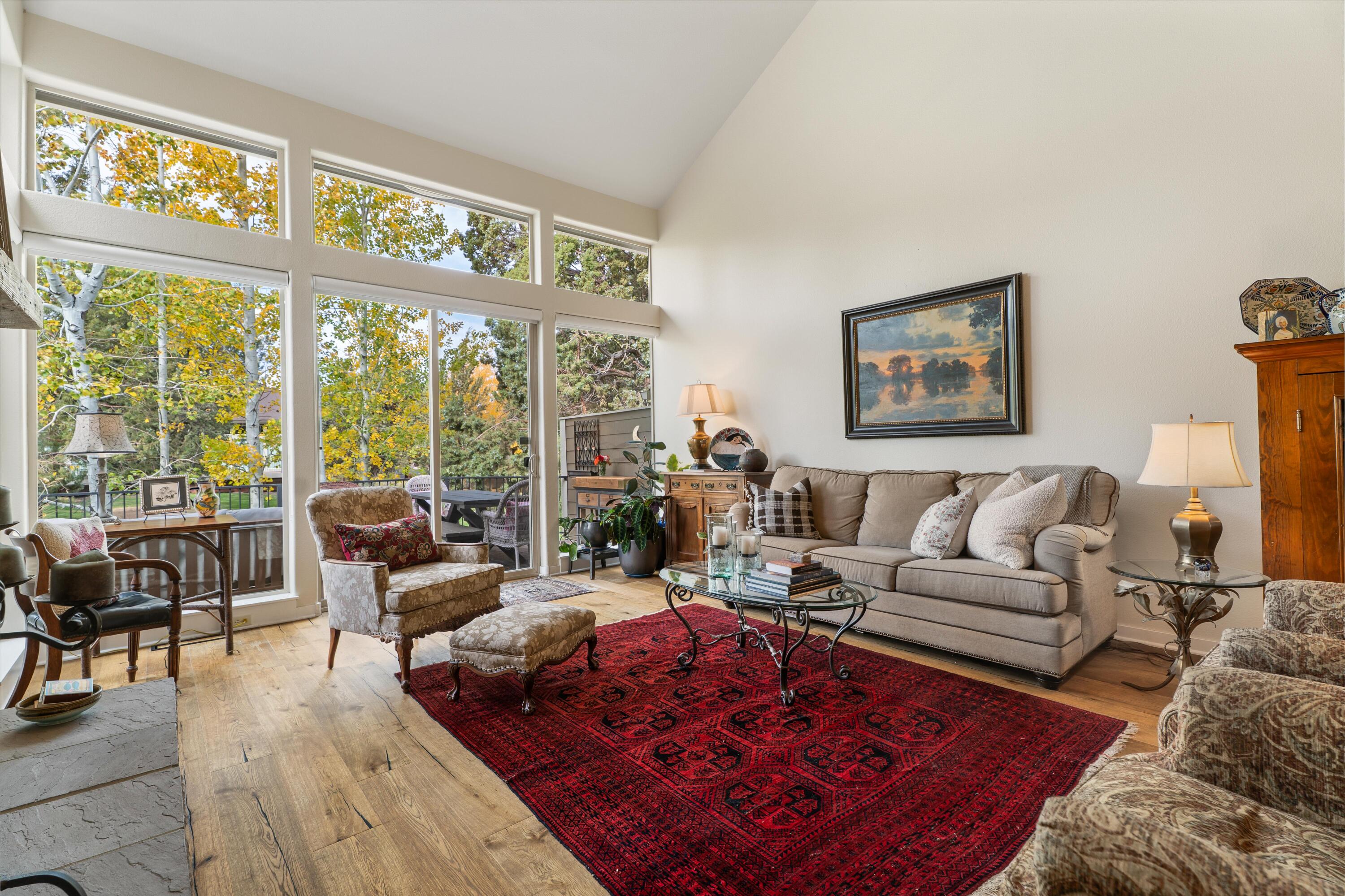 1302 Highland View Loop Redmond, OR 97756 - Photo 13 of 53 Great Room