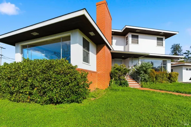 $699,999 | 2 El Camino Real, Vallejo, CA 94590