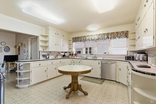 $699,999 | 2 El Camino Real, Vallejo, CA 94590