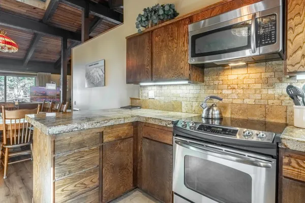 $1,250,000 | 221 Canyon Boulevard, Unit 230, Mammoth Lakes, CA 93546