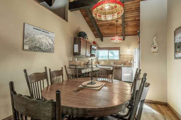$1,250,000 | 221 Canyon Boulevard, Unit 230, Mammoth Lakes, CA 93546