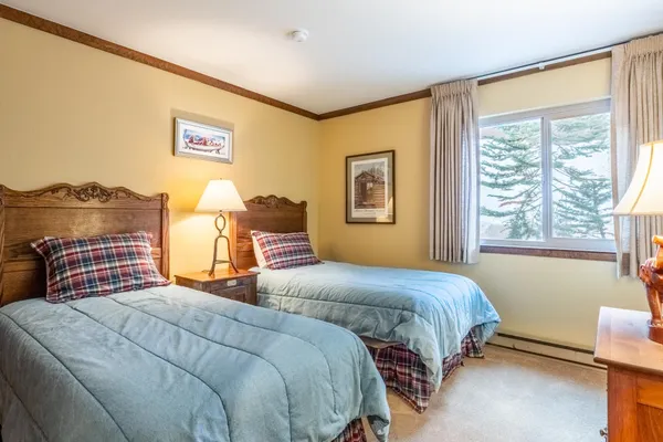 $1,250,000 | 221 Canyon Boulevard, Unit 230, Mammoth Lakes, CA 93546