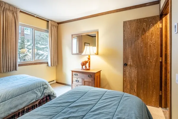 $1,250,000 | 221 Canyon Boulevard, Unit 230, Mammoth Lakes, CA 93546