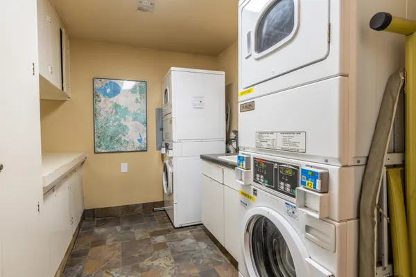 $1,250,000 | 221 Canyon Boulevard, Unit 230, Mammoth Lakes, CA 93546