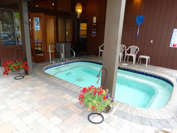 $1,250,000 | 221 Canyon Boulevard, Unit 230, Mammoth Lakes, CA 93546