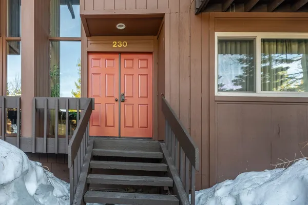 $1,250,000 | 221 Canyon Boulevard, Unit 230, Mammoth Lakes, CA 93546