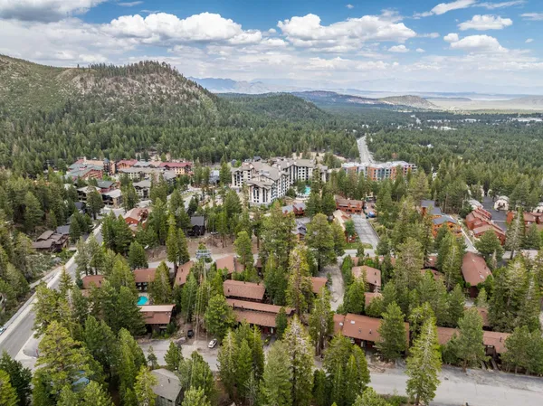 $1,250,000 | 221 Canyon Boulevard, Unit 230, Mammoth Lakes, CA 93546