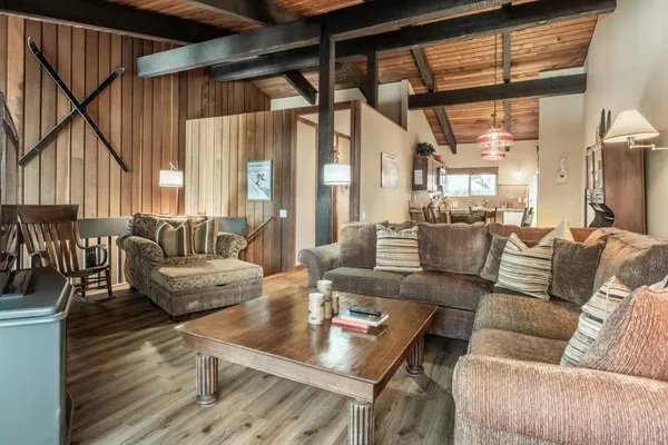 $1,250,000 | 221 Canyon Boulevard, Unit 230, Mammoth Lakes, CA 93546