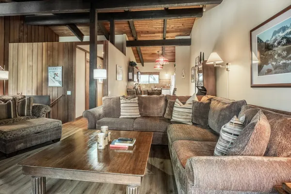 $1,250,000 | 221 Canyon Boulevard, Unit 230, Mammoth Lakes, CA 93546