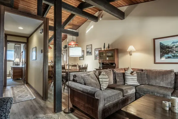 $1,250,000 | 221 Canyon Boulevard, Unit 230, Mammoth Lakes, CA 93546