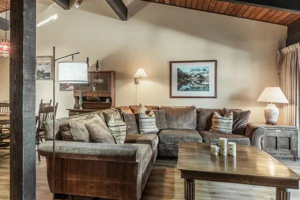 $1,250,000 | 221 Canyon Boulevard, Unit 230, Mammoth Lakes, CA 93546