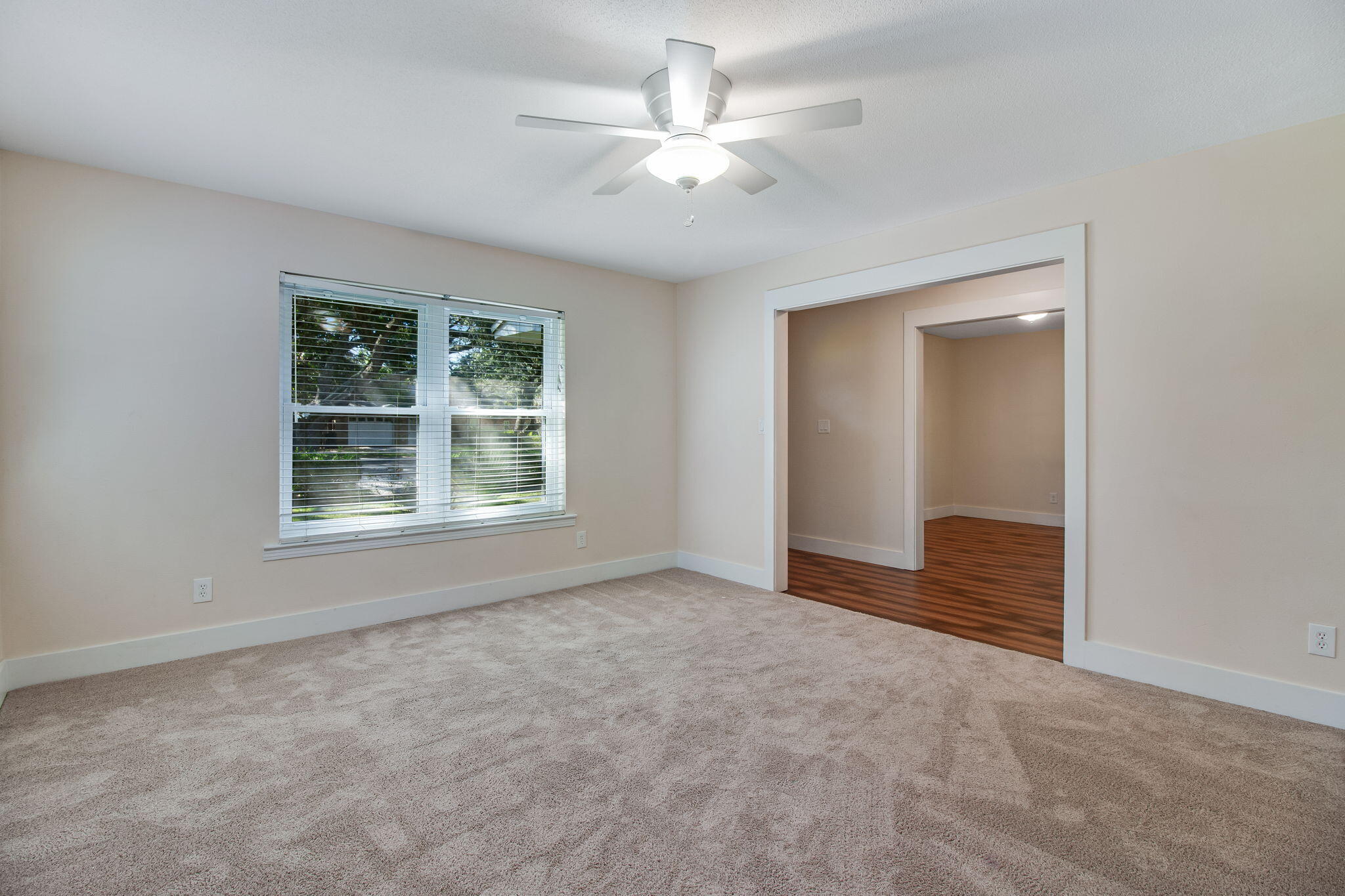 701 Planet Drive Destin, FL 32541 - Photo 19 of 25 an empty room with windows and ceiling fan