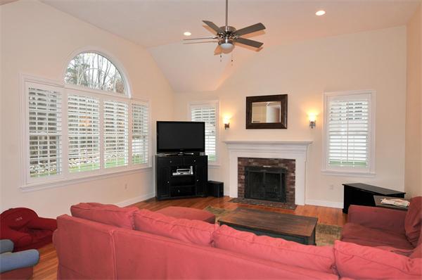 35 Ridgewood Street Ashland, MA 01721 - Photo 7 of 15