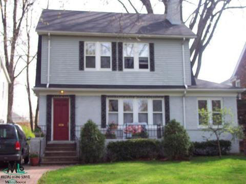 1370 Harvard Road Grosse Pointe, MI 48230 - Photo 1 of 9 782667.JPG