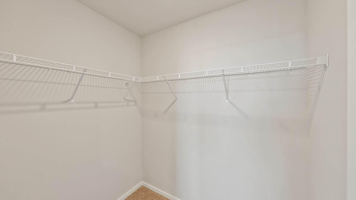 62743 Eagle Road Bend, OR 97701 - Photo 16 of 24 016 walk in closet