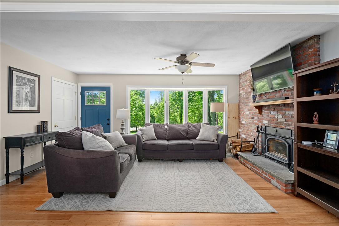 5401 Flat River Road Coventry, RI 02827 - Photo 5 of 30