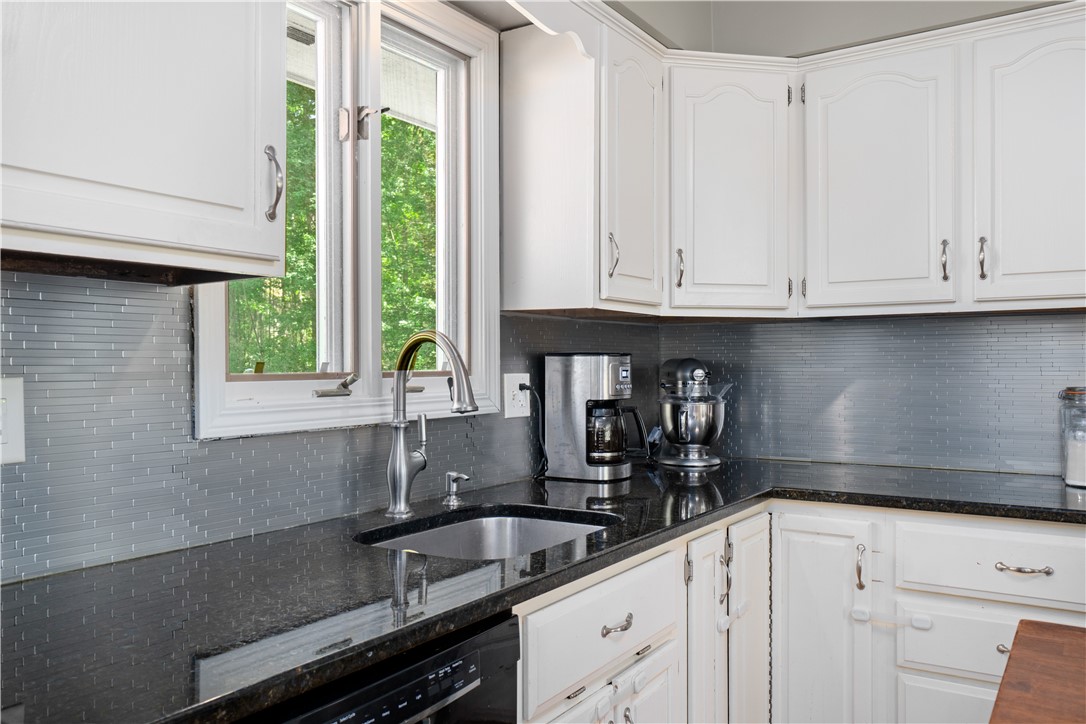5401 Flat River Road Coventry, RI 02827 - Photo 10 of 30