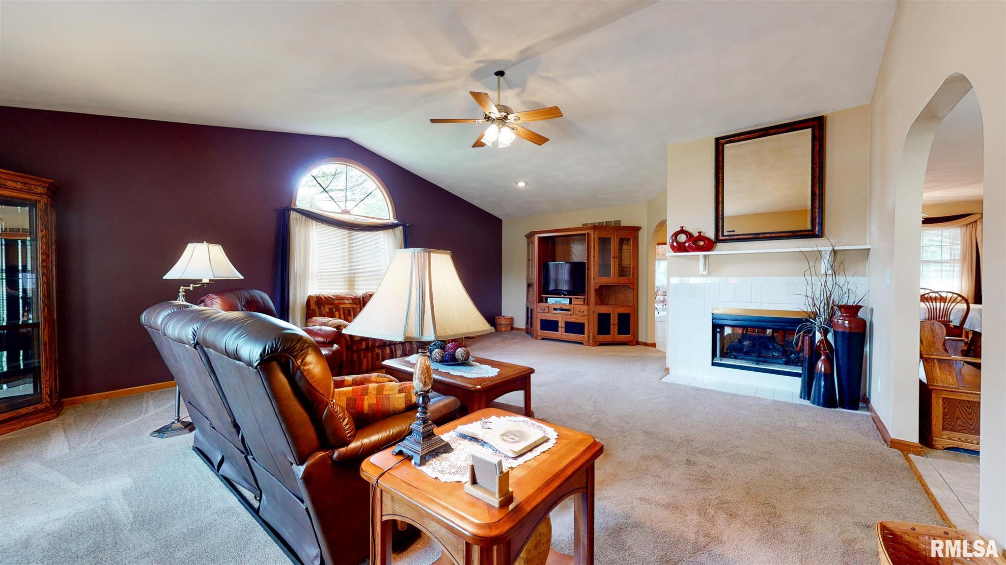 1010 Westgate Road Washington, IL 61571 - Photo 11 of 33 Gallery Image 11