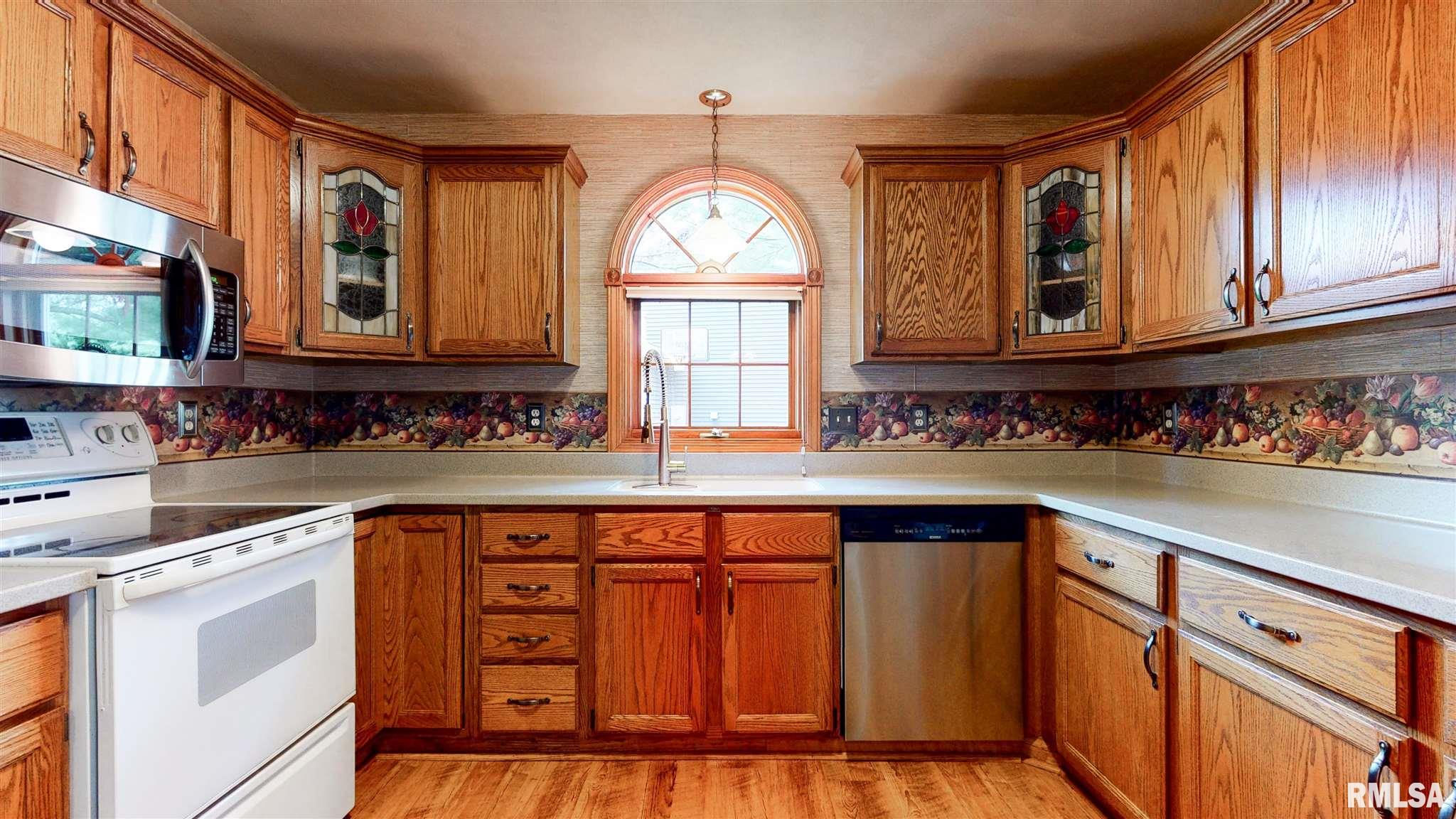 1010 Westgate Road Washington, IL 61571 - Photo 12 of 33 Gallery Image 12