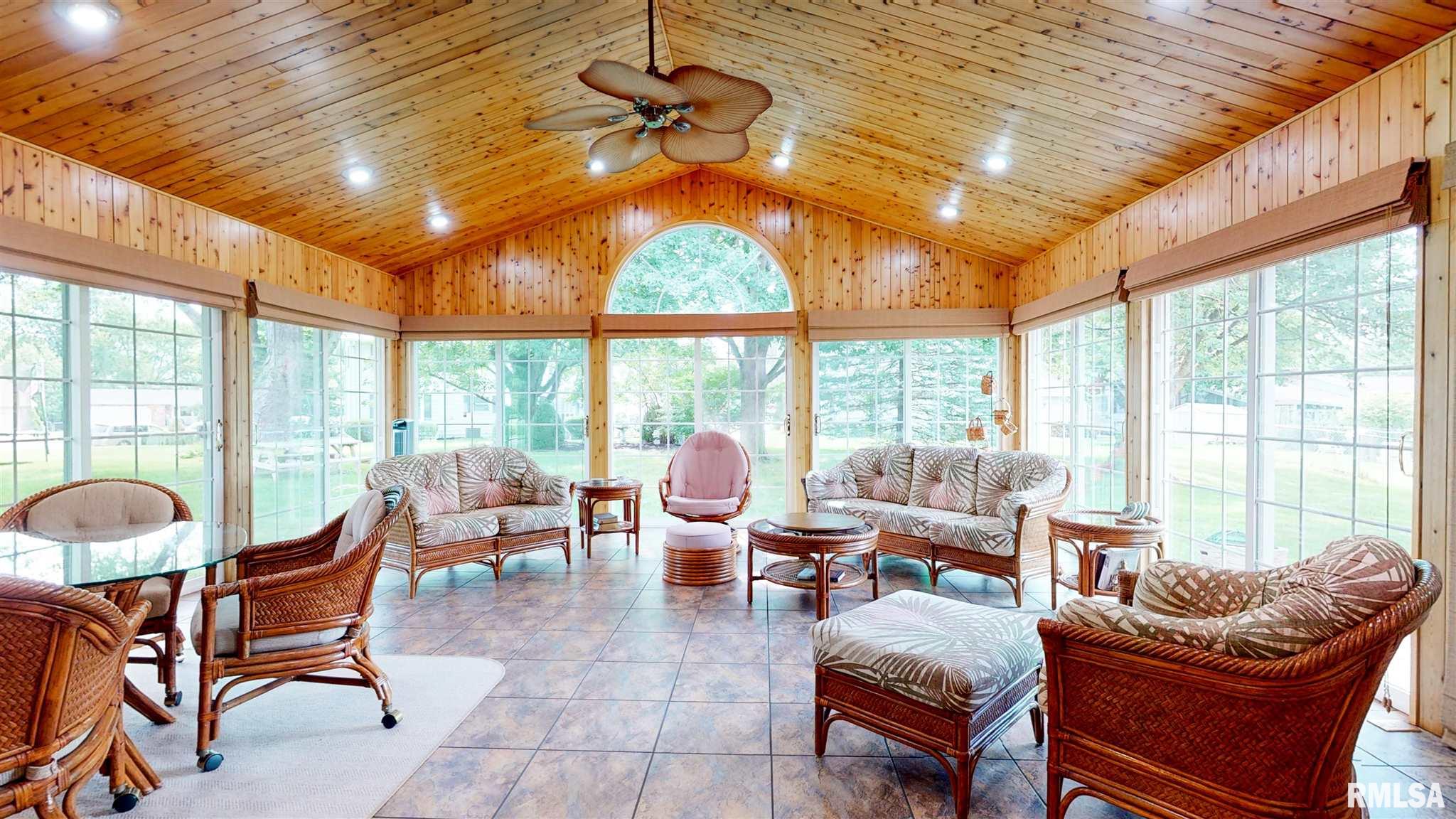 1010 Westgate Road Washington, IL 61571 - Photo 17 of 33 Gallery Image 17
