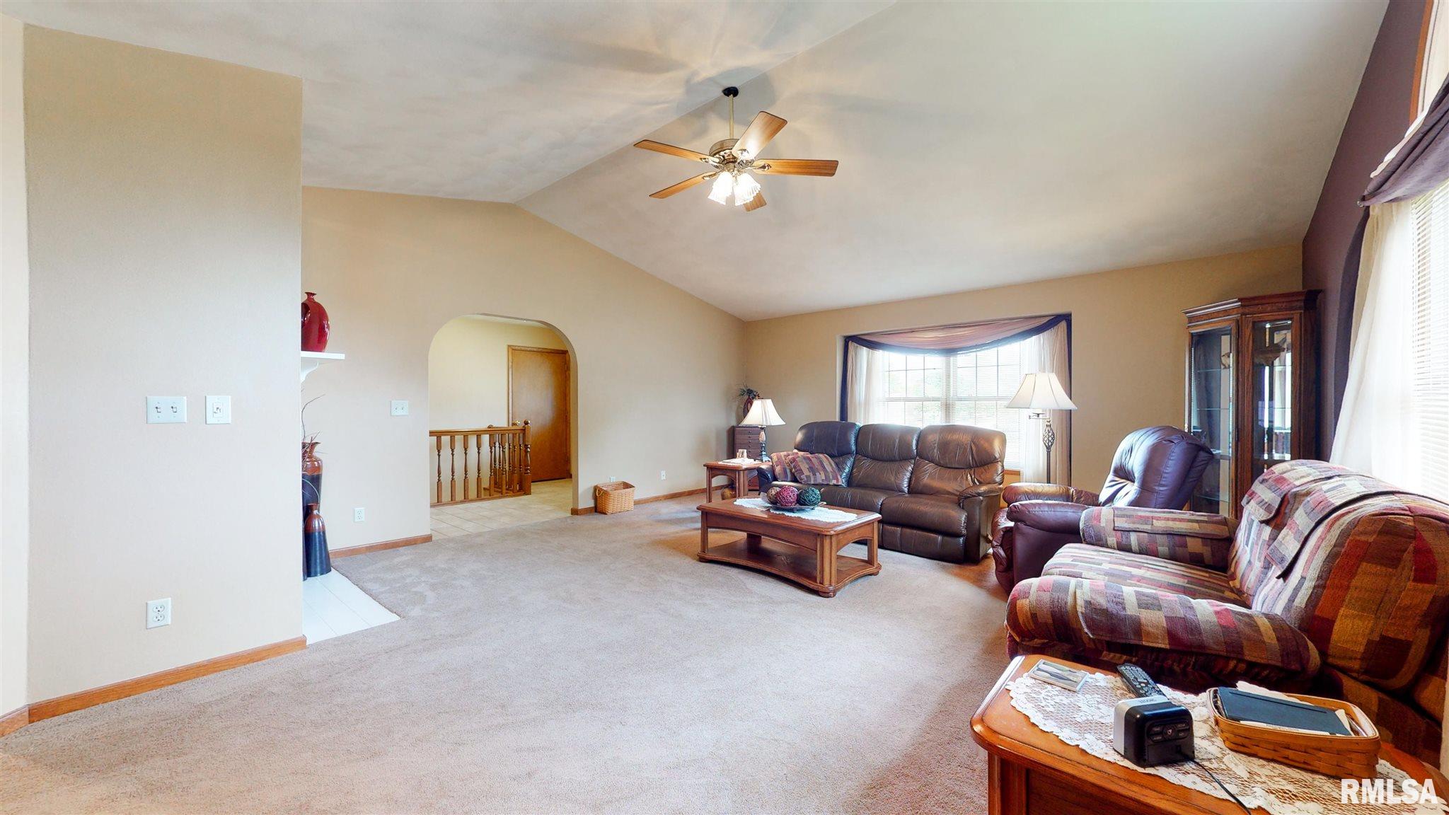 1010 Westgate Road Washington, IL 61571 - Photo 8 of 33 Gallery Image 8