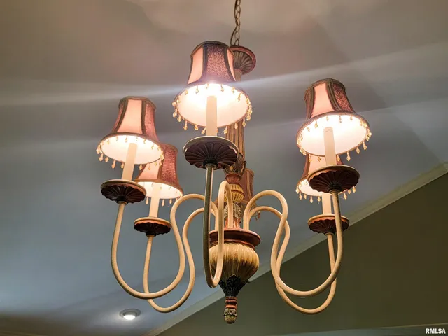 $150,000 | 325 South 5th Street Southwest, Clay City, IL 62824