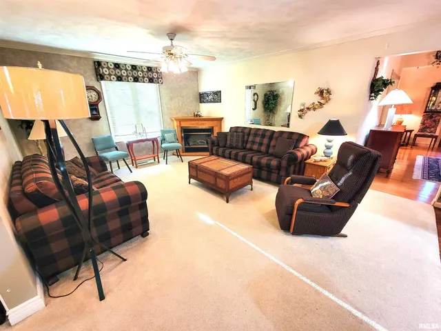 $150,000 | 325 South 5th Street Southwest, Clay City, IL 62824