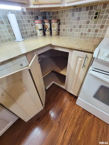 $150,000 | 325 South 5th Street Southwest, Clay City, IL 62824