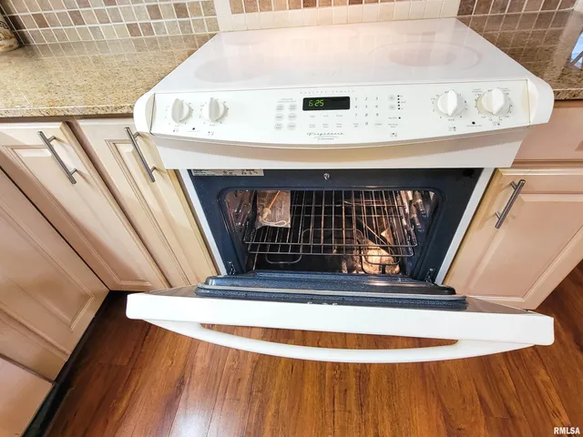 $150,000 | 325 South 5th Street Southwest, Clay City, IL 62824