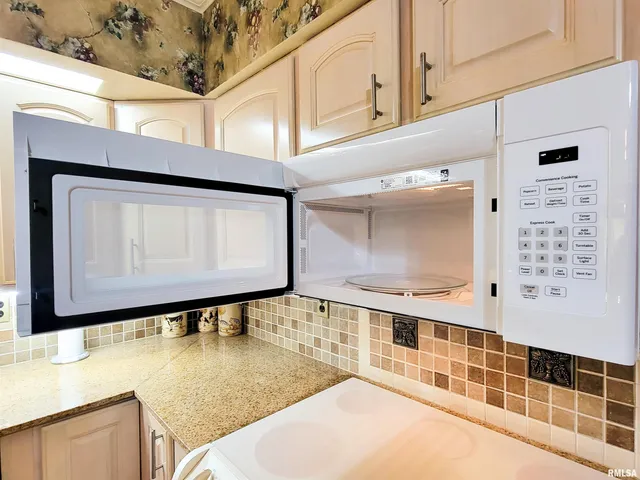 $150,000 | 325 South 5th Street Southwest, Clay City, IL 62824