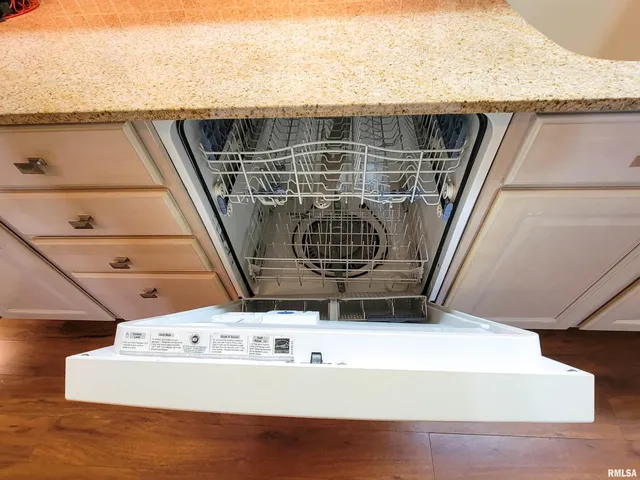 $150,000 | 325 South 5th Street Southwest, Clay City, IL 62824