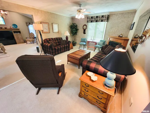 $150,000 | 325 South 5th Street Southwest, Clay City, IL 62824