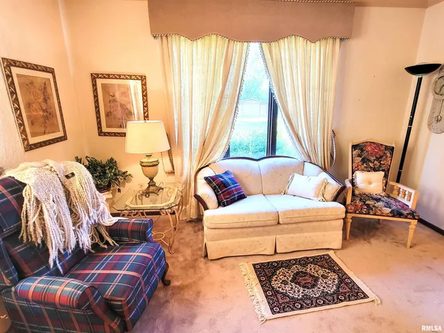 $150,000 | 325 South 5th Street Southwest, Clay City, IL 62824